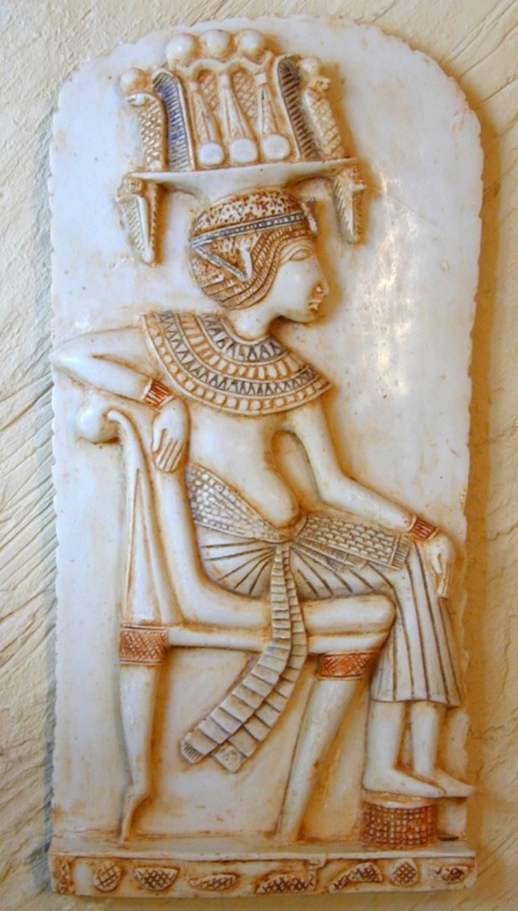 Рельеф из гробницы Тутанхамона.